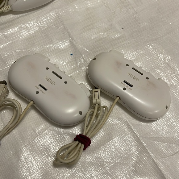 Wii controllers - Picture 3 of 6